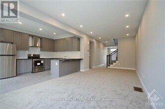 204 Atima Cir in Ottawa, ON - Building Photo - Building Photo