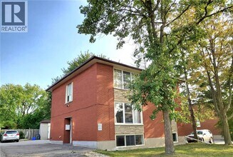 155 Chandler Dr in Kitchener, ON - Building Photo - Building Photo
