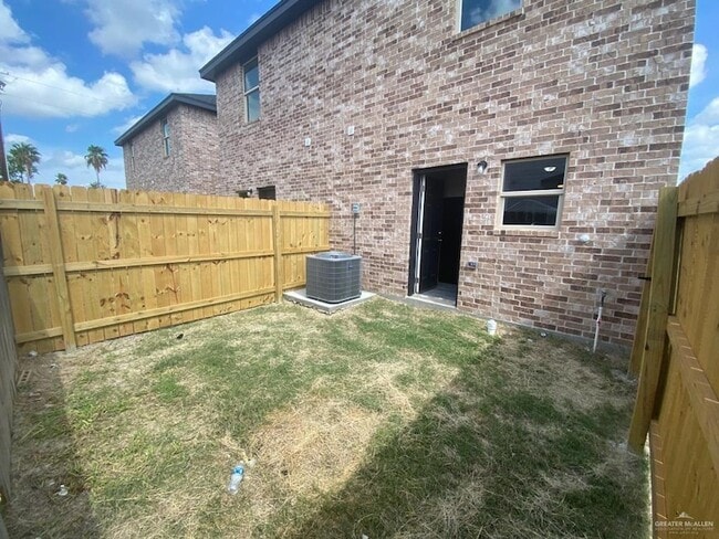 1105 W Kennedy St in Pharr, TX - Building Photo - Building Photo