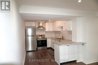 364 Kirby Crescent in Newmarket, ON - Building Photo - Building Photo