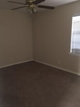 Holiday Apartments in Paris, TX - Foto de edificio - Interior Photo