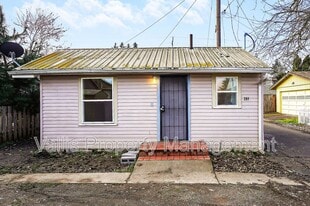 351 19th St SE in Salem, OR - Building Photo