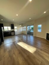 5827 Carlton Way, Unit 201 in Los Angeles, CA - Foto de edificio - Building Photo