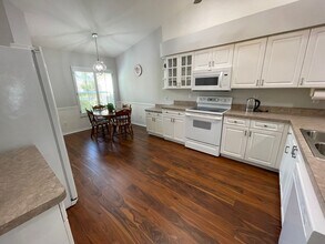 5708 Greenwood Cir in Naples, FL - Building Photo - Building Photo