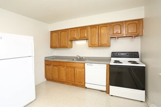 Woodbury Apartments in Middletown, CT - Building Photo - Interior Photo