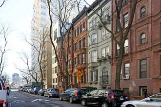 10 W 90th St in New York, NY - Building Photo - Building Photo