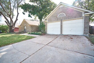13407 Nantucket Dr in Sugar Land, TX - Building Photo - Building Photo
