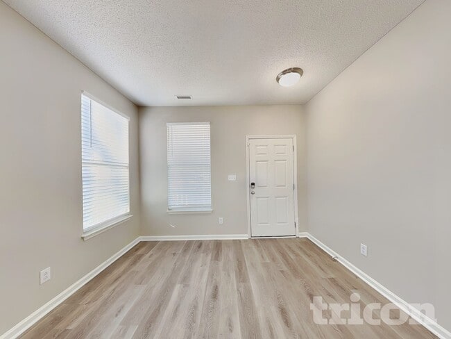 3445 Dutchman Rd in Raleigh, NC - Foto de edificio - Building Photo