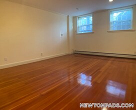 75 Wyman St in Newton, MA - Foto de edificio - Building Photo