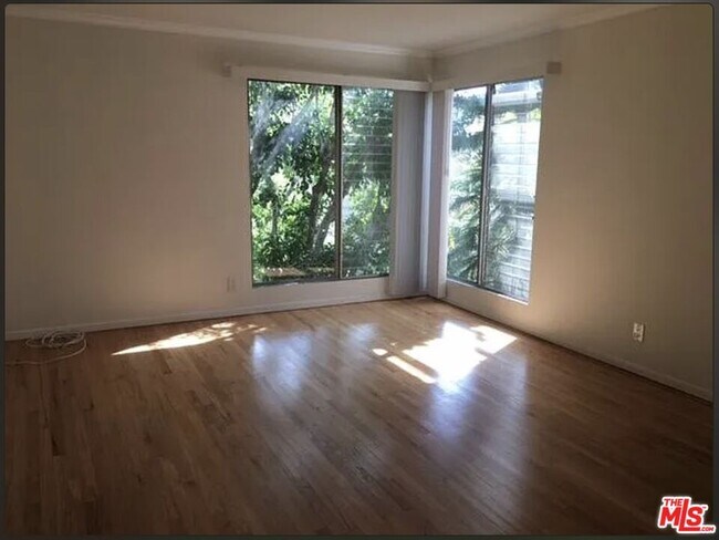 1438 S Barrington Ave in Los Angeles, CA - Building Photo - Building Photo