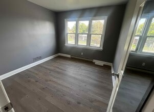 140 Penetang St in Barrie, ON - Building Photo - Building Photo