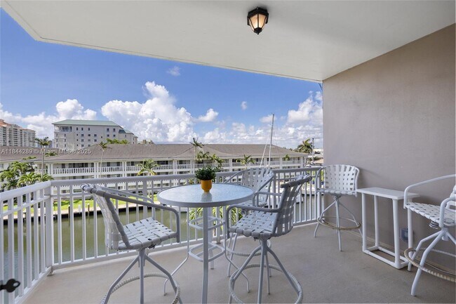 2880 NE 33rd Ct in Fort Lauderdale, FL - Building Photo - Building Photo