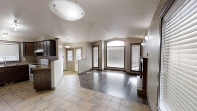 11246 75a Ave in Grande Prairie, AB - Building Photo - Building Photo