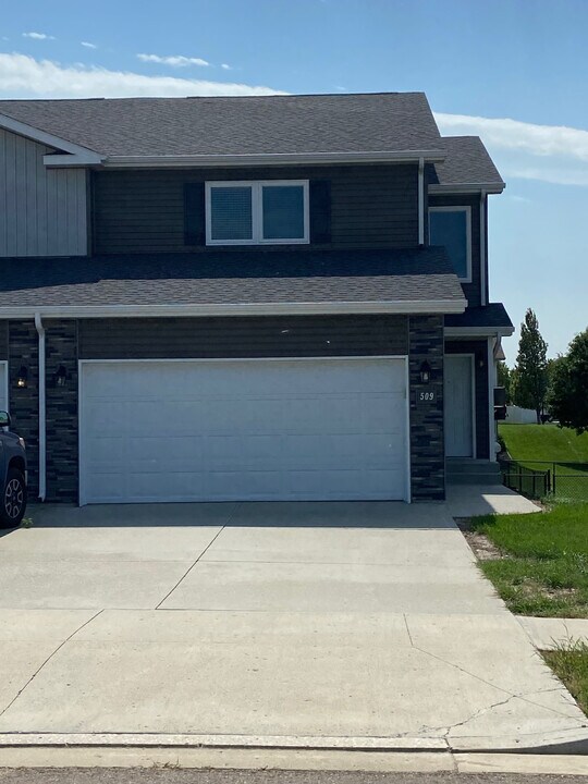 509 La Paz Ave in Bismarck, ND - Building Photo