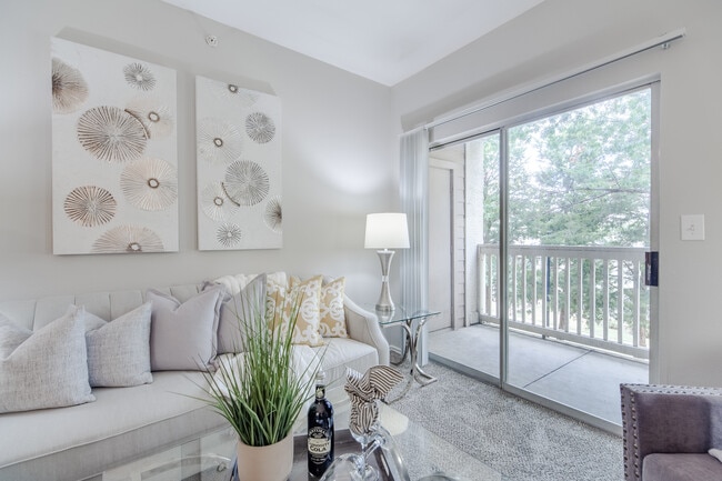 Keystone Falls Apartment Homes in Dallas, TX - Building Photo - Building Photo