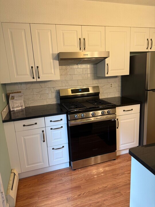 4 Staunton Ct, Unit Angelina Grimaldi in Farmington, CT - Foto de edificio