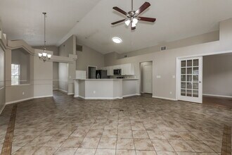 3322 Silverpond Dr in Plant City, FL - Foto de edificio - Building Photo