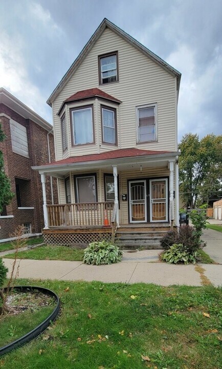 8544 S Exchange Ave in Chicago, IL - Building Photo