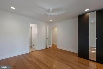 5250 Pooks Hill Rd in Bethesda, MD - Building Photo - Building Photo