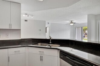 9088 W Atlantic Blvd in Coral Springs, FL - Building Photo - Building Photo