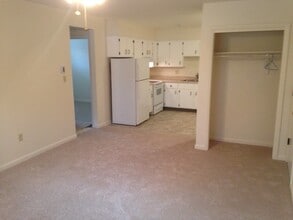 22 Daley St, Unit #1 in Leominster, MA - Building Photo - Building Photo