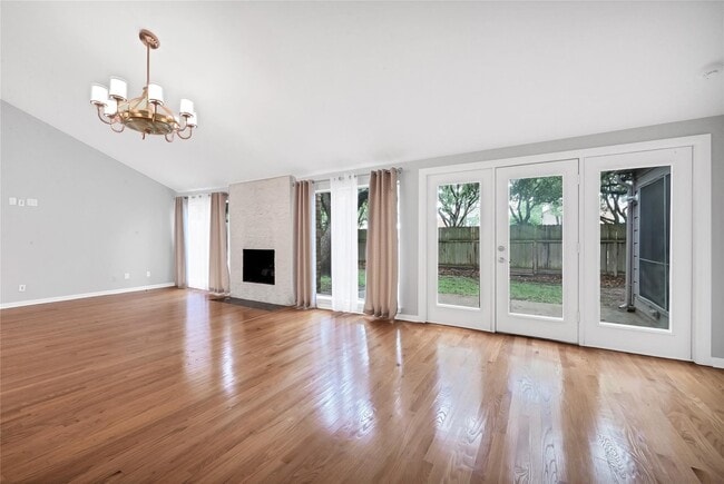 2239 Kinbrook Dr in Houston, TX - Foto de edificio - Building Photo