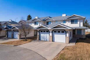 10 Silvergrove NW in Calgary, AB - Building Photo