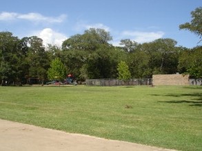 Oak Park Town Homes in Clute, TX - Building Photo - Other