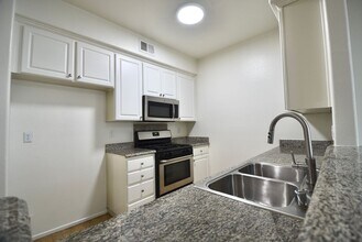 5500 Bonner Ave, Unit 204 in Los Angeles, CA - Building Photo - Building Photo
