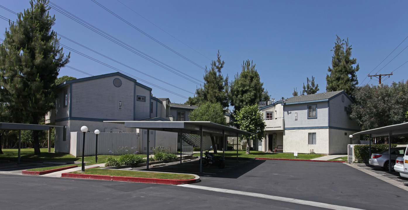 Whittier West Apartments in Whittier, CA - Building Photo