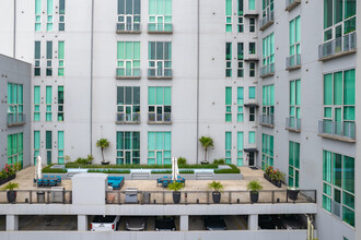 Rise Lofts in Houston, TX - Foto de edificio - Building Photo