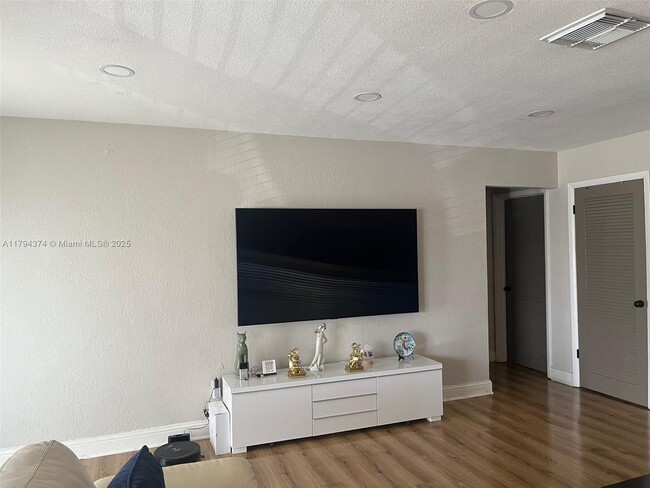 7731 NW 32nd St in Hollywood, FL - Building Photo - Building Photo