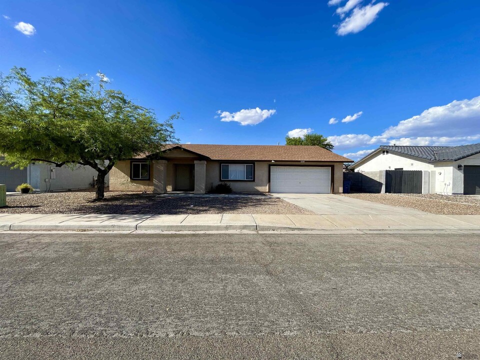 11348 E 24th Ln in Yuma, AZ - Building Photo