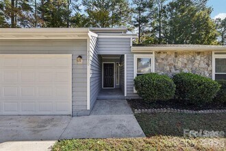 7030 Huntsmaster Dr in Charlotte, NC - Building Photo - Building Photo