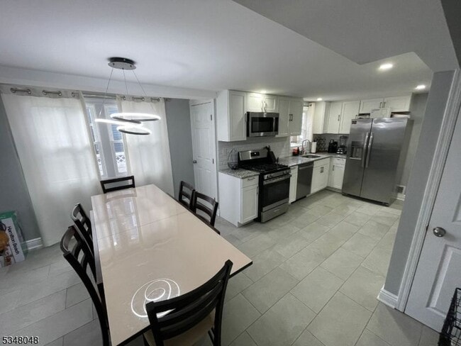 8-10 Mason Place in Fair Lawn, NJ - Building Photo - Building Photo