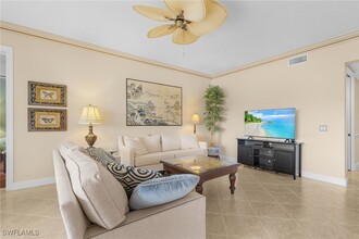 801 Regency Reserve Cir in Naples, FL - Foto de edificio - Building Photo