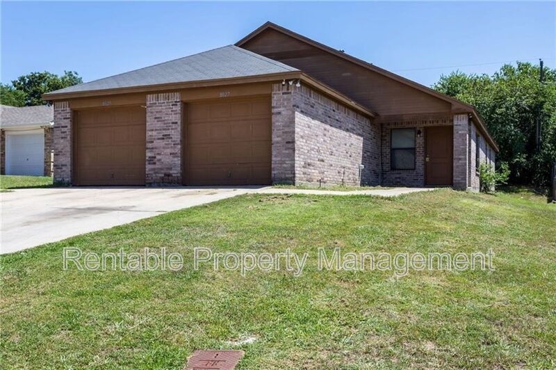 8025 Julie Ave in Fort Worth, TX - Building Photo