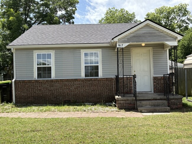 property at 917 E Beverly St