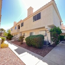 719 Anne Ln in Henderson, NV - Building Photo - Building Photo