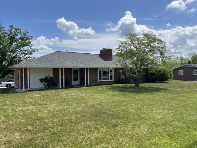 120 Clearview Dr in Christiansburg, VA - Building Photo - Building Photo