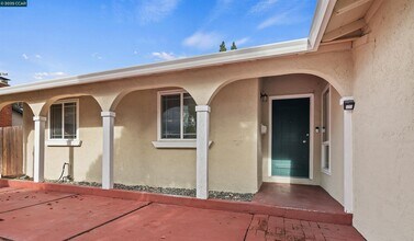 2111 Shasta Dr in Martinez, CA - Building Photo - Building Photo