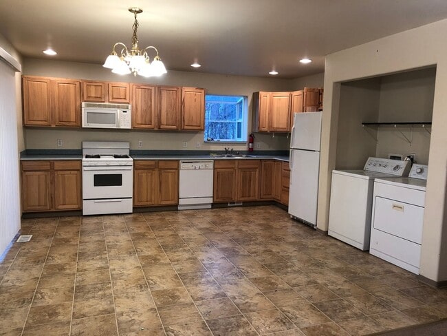 1730 W Melanie Ave in Wasilla, AK - Building Photo - Building Photo