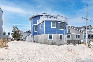 424 E Longport Ave in Ocean Gate, NJ - Building Photo