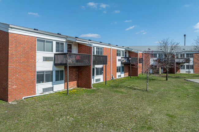 Maple Lawn Apartments in Eureka, IL - Building Photo - Primary Photo