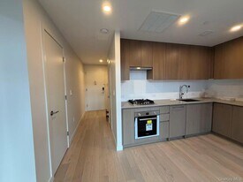 131-02B 40th Rd, Unit 7R in Queens, NY - Building Photo