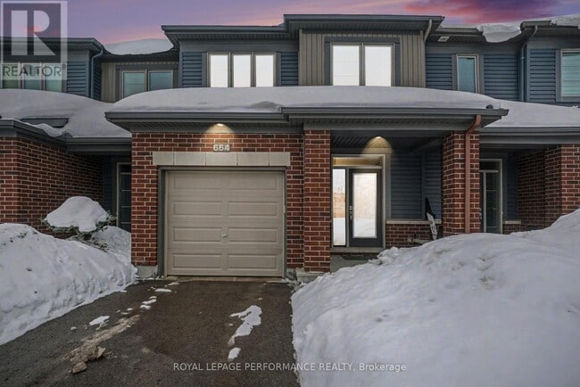 664 Aubépines Dr in Ottawa, ON - Building Photo - Building Photo