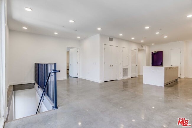 1250 N Fairfax Ave in West Hollywood, CA - Foto de edificio - Building Photo