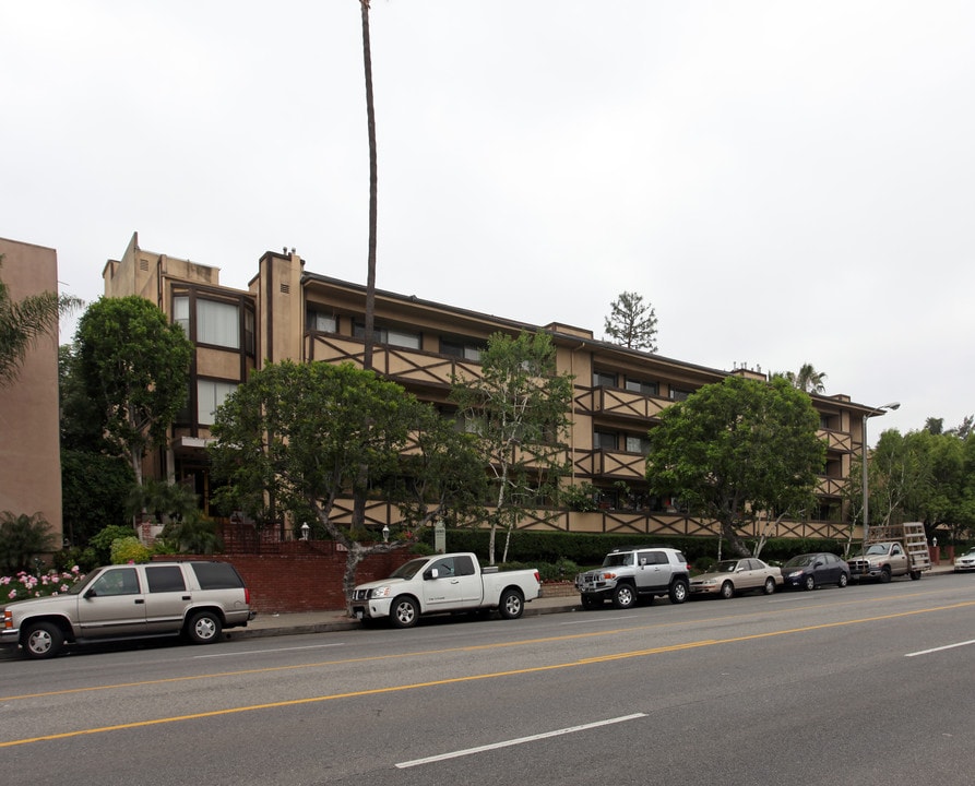 17020 Burbank Blvd in Encino, CA - Building Photo