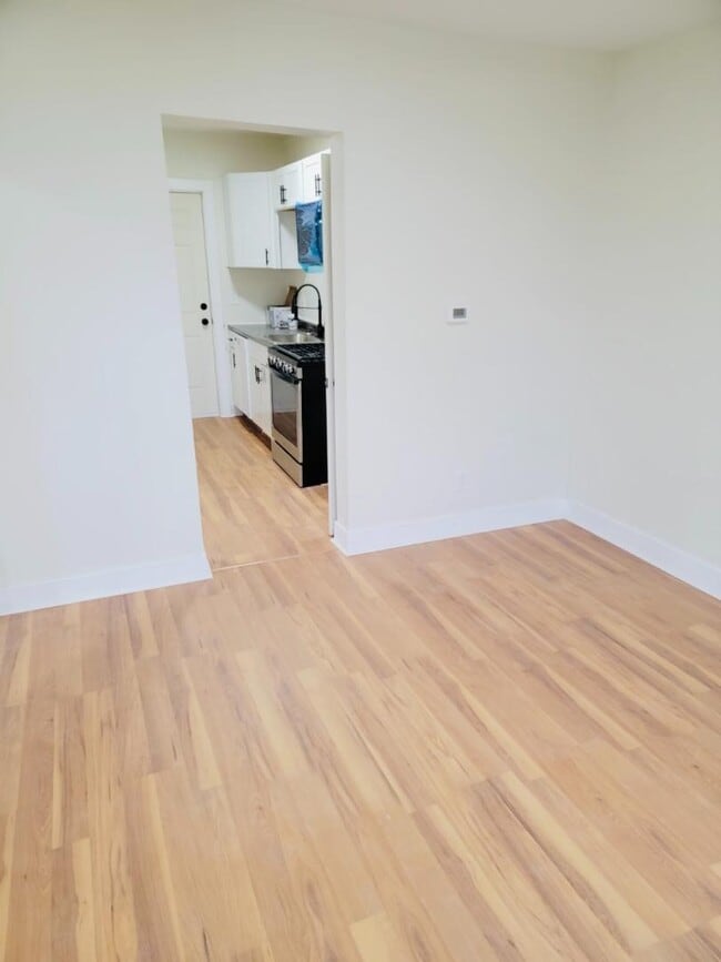 21 Wayland St in Hartford, CT - Foto de edificio - Building Photo