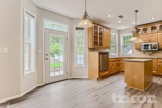 15012 Viewcrest Ln in Burnsville, MN - Foto de edificio - Building Photo